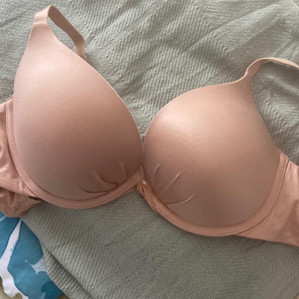 Bombshell Victoria’s Secret bra